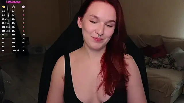 Snapshot of Val_lava chatting on 10-14-25, 07:47 Val lava online show from 10-14-25, 07:47