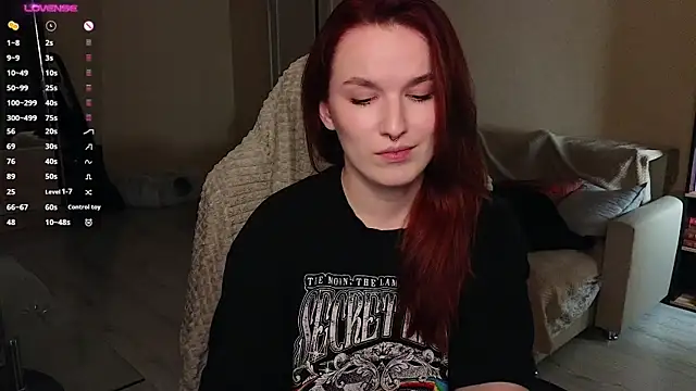 Snapshot of Val_lava chatting on 11-18-25, 08:24 Val lava online show from 11-18-25, 08:24