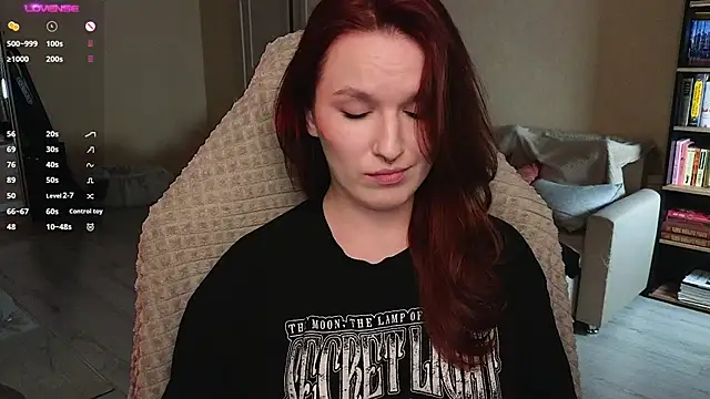 Snapshot of Val_lava chatting on 12-04-25, 08:39 Val lava online show from 12-04-25, 08:39