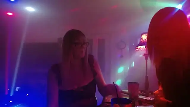 Snapshot of COUPLE4VOYEUR01 chatting on 10-11-25, 06:39 COUPLE4VOYEUR01 online show from 10-11-25, 06:39