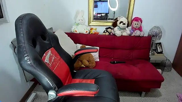 Snapshot of NicolettColin chatting on 12-27-24, 12:07 NicolettColin online show from 12-27-24, 12:07