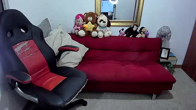 Snapshot of NicolettColin chatting on 02-19-25, 03:06 NicolettColin online show from 02-19-25, 03:06