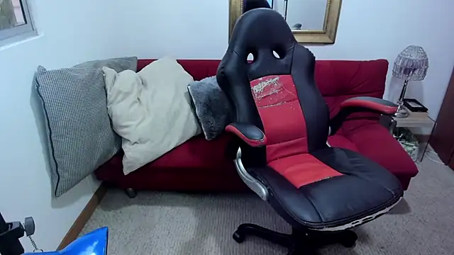 Snapshot of NicolettColin chatting on 03-18-25, 10:37 NicolettColin online show from 03-18-25, 10:37