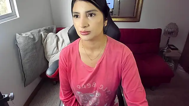 Snapshot of NicolettColin chatting on 03-19-25, 07:06 NicolettColin online show from 03-19-25, 07:06