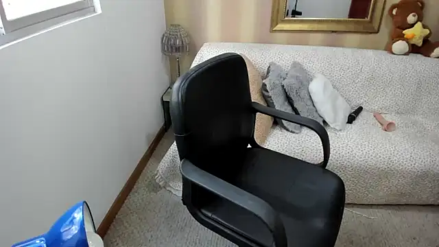 Snapshot of NicolettColin chatting on 09-08-25, 08:19 NicolettColin online show from 09-08-25, 08:19