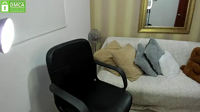 Snapshot of NicolettColin chatting on 09-30-25, 06:24 NicolettColin online show from 09-30-25, 06:24