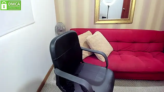 Snapshot of NicolettColin chatting on 10-27-25, 07:29 NicolettColin online show from 10-27-25, 07:29