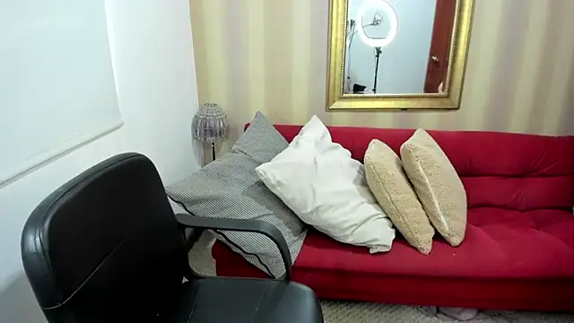 Snapshot of NicolettColin chatting on 11-23-25, 05:13 NicolettColin online show from 11-23-25, 05:13