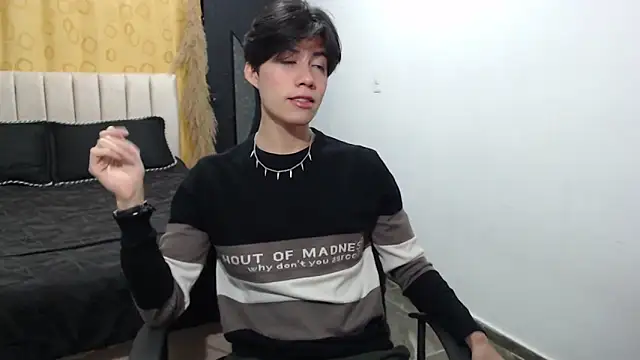 Snapshot of Elio-cam chatting on 12-07-24, 08:11 Elio-cam online show from 12-07-24, 08:11