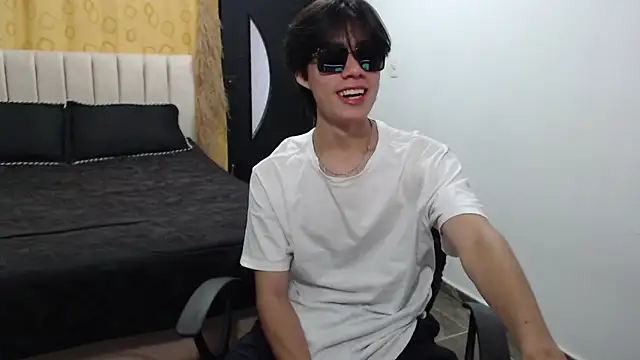 Snapshot of Elio-cam chatting on 01-20-25, 09:32 Elio-cam online show from 01-20-25, 09:32