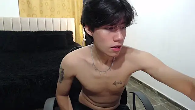 Snapshot of Elio-cam chatting on 03-20-25, 05:02 Elio-cam online show from 03-20-25, 05:02