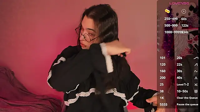 Snapshot of YsabellViveris chatting on 01-05-25, 11:59 YsabellViveris online show from 01-05-25, 11:59