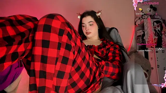 Snapshot of YsabellViveris chatting on 12-19-25, 05:53 YsabellViveris online show from 12-19-25, 05:53