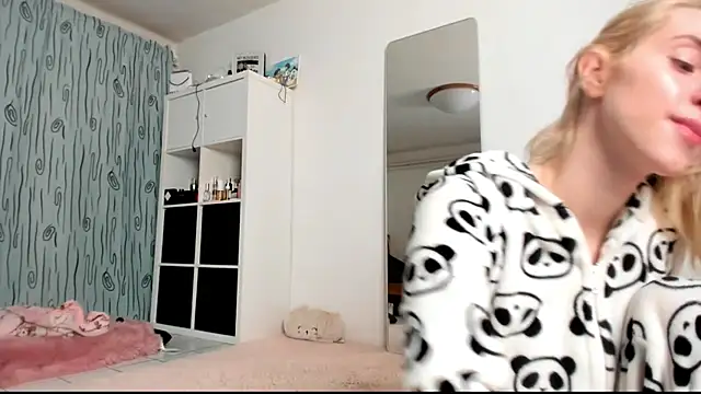 KenzieDawton online show from 01-11-25, 05:20