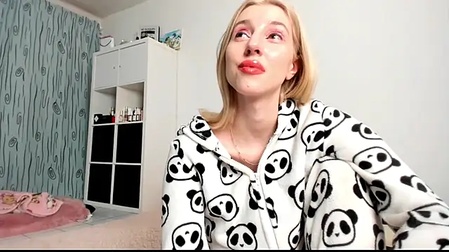 KenzieDawton online show from 01-27-25, 05:14