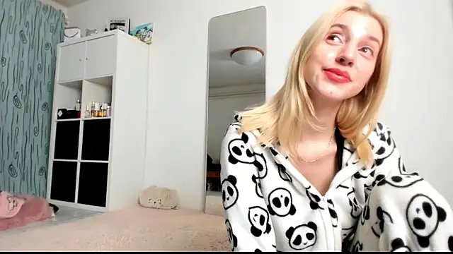 KenzieDawton online show from 01-31-25, 05:19