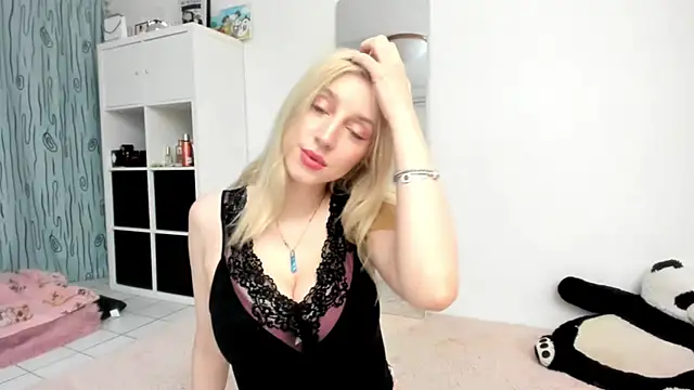 KenzieDawton online show from 04-20-26, 04:32