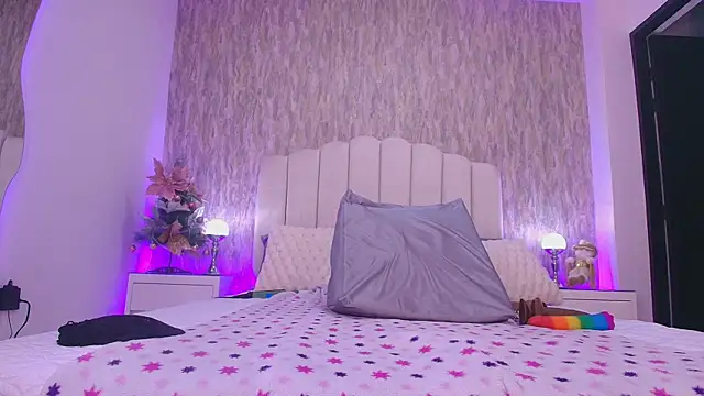 Snapshot of raven_lilith_ chatting on 12-20-25, 03:02 raven lilith online show from 12-20-25, 03:02