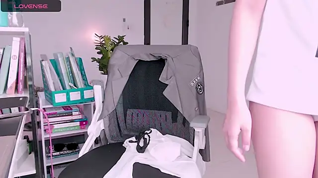 Snapshot of Shyn__ chatting on 03-17-25, 04:29 Shyn online show from 03-17-25, 04:29