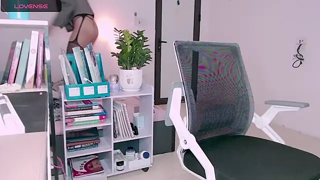 Snapshot of Shyn__ chatting on 03-17-25, 09:55 Shyn online show from 03-17-25, 09:55