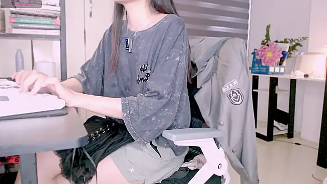 Snapshot of Shyn__ chatting on 11-08-25, 08:03 Shyn online show from 11-08-25, 08:03