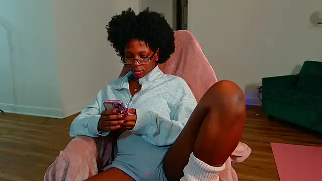 Snapshot of mochamimi chatting on 10-25-25, 04:31 mochamimi online show from 10-25-25, 04:31