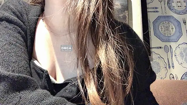 Snapshot of Tw_Zoella chatting on 12-03-24, 09:11 Tw Zoella online show from 12-03-24, 09:11