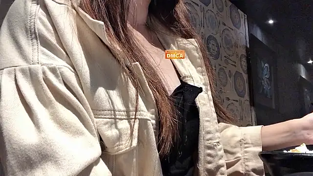 Snapshot of Tw_Zoella chatting on 12-04-24, 04:21 Tw Zoella online show from 12-04-24, 04:21