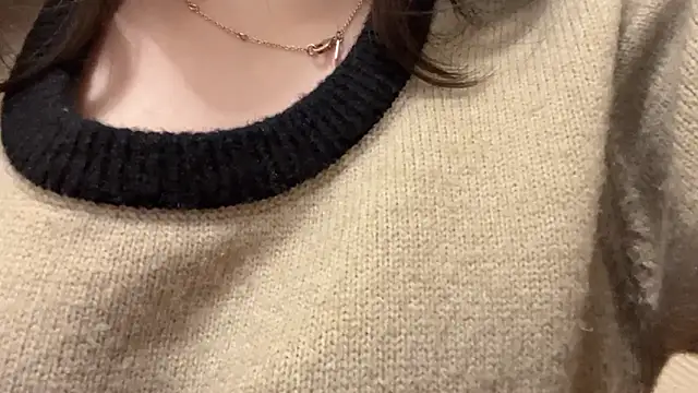 Snapshot of Tw_Zoella chatting on 02-12-25, 07:44 Tw Zoella online show from 02-12-25, 07:44