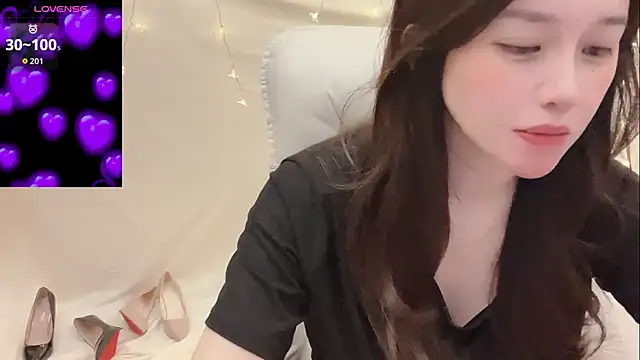Snapshot of Tw_Zoella chatting on 05-23-26, 04:33 Tw Zoella online show from 05-23-26, 04:33