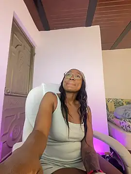 Snapshot of missylsy chatting on 07-25-26, 02:31 missylsy online show from 07-25-26, 02:31