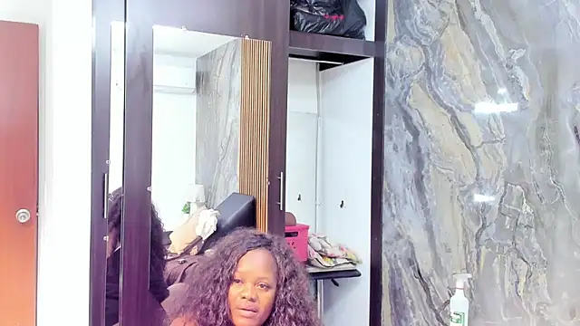 LauraSaenz01 online show from 03-09-25, 04:11