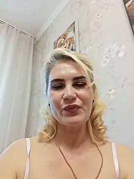 Snapshot of JennyOMay chatting on 06-02-26, 05:09 JennyOMay online show from 06-02-26, 05:09