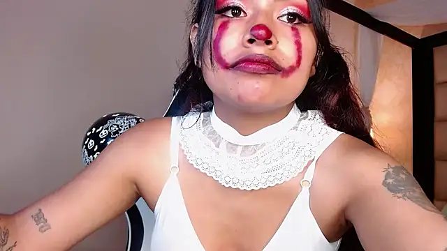 ChantalPetit online show from 10-30-25, 05:02