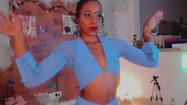 Snapshot of kelly_thomson chatting on 01-21-25, 09:46 kelly thomson online show from 01-21-25, 09:46