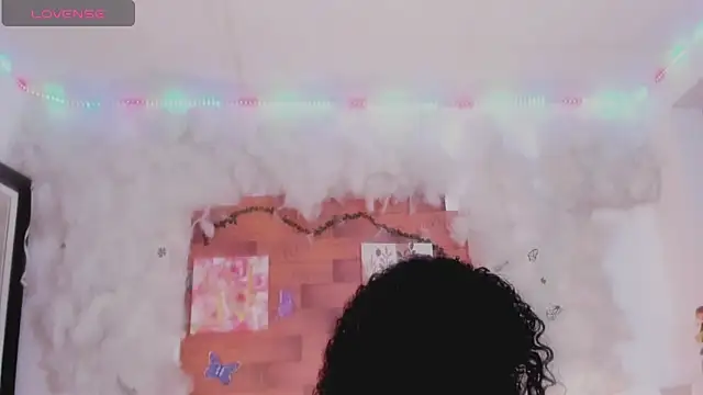 Snapshot of kelly_thomson chatting on 01-28-25, 08:58 kelly thomson online show from 01-28-25, 08:58