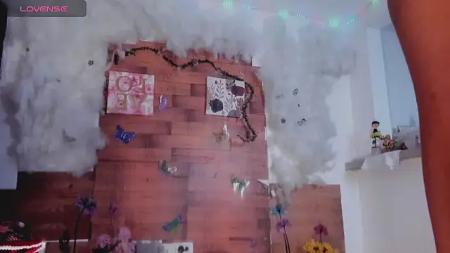 Snapshot of kelly_thomson chatting on 01-30-25, 12:29 kelly thomson online show from 01-30-25, 12:29