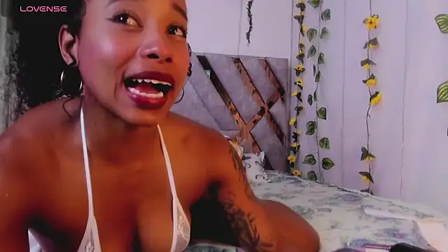 Snapshot of kelly_thomson chatting on 01-30-25, 01:21 kelly thomson online show from 01-30-25, 01:21