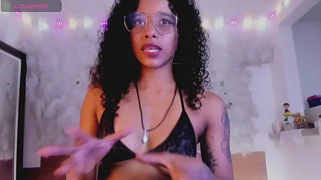 Snapshot of kelly_thomson chatting on 02-04-25, 09:20 kelly thomson online show from 02-04-25, 09:20