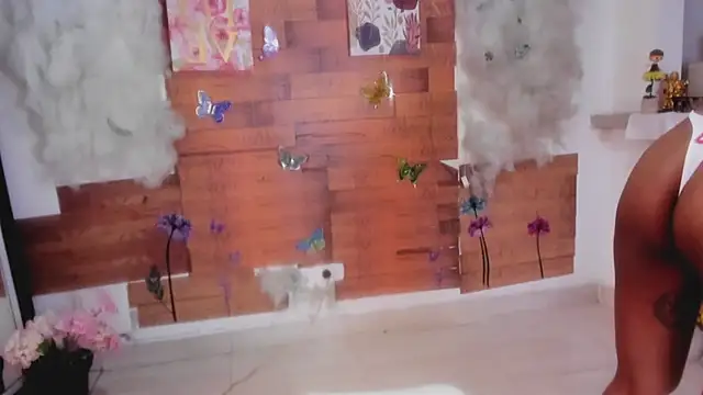 Snapshot of kelly_thomson chatting on 02-16-25, 04:10 kelly thomson online show from 02-16-25, 04:10