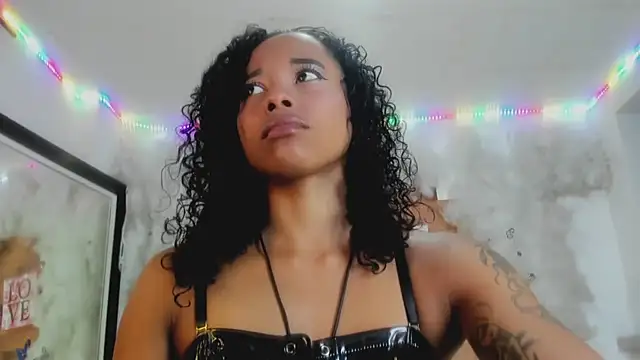 Snapshot of kelly_thomson chatting on 02-16-25, 09:38 kelly thomson online show from 02-16-25, 09:38