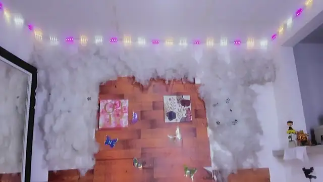 Snapshot of kelly_thomson chatting on 02-19-25, 10:31 kelly thomson online show from 02-19-25, 10:31