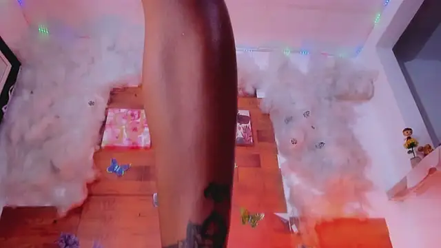 Snapshot of kelly_thomson chatting on 02-26-25, 09:05 kelly thomson online show from 02-26-25, 09:05