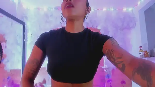 Snapshot of kelly_thomson chatting on 03-04-25, 09:22 kelly thomson online show from 03-04-25, 09:22