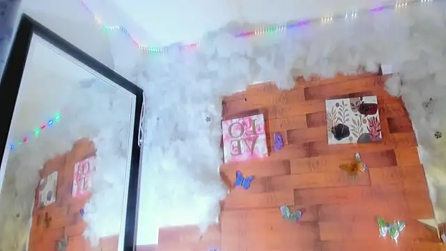 Snapshot of kelly_thomson chatting on 03-17-25, 11:32 kelly thomson online show from 03-17-25, 11:32