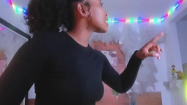 Snapshot of kelly_thomson chatting on 03-20-25, 09:56 kelly thomson online show from 03-20-25, 09:56