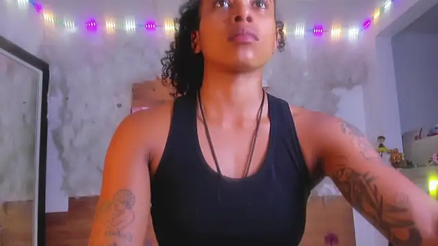 Snapshot of kelly_thomson chatting on 03-21-25, 01:02 kelly thomson online show from 03-21-25, 01:02