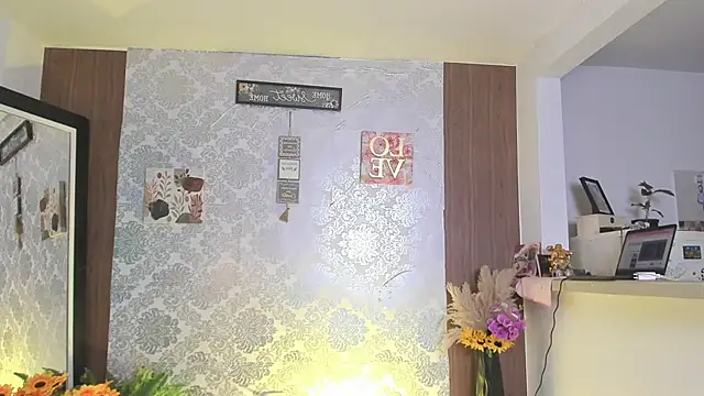 Snapshot of kelly_thomson chatting on 09-24-25, 10:24 kelly thomson online show from 09-24-25, 10:24