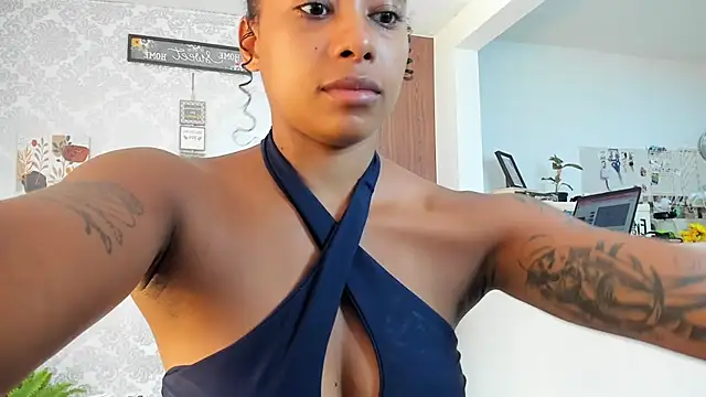 Snapshot of kelly_thomson chatting on 09-25-25, 02:32 kelly thomson online show from 09-25-25, 02:32