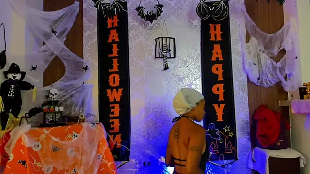 Snapshot of kelly_thomson chatting on 10-19-25, 01:45 kelly thomson online show from 10-19-25, 01:45